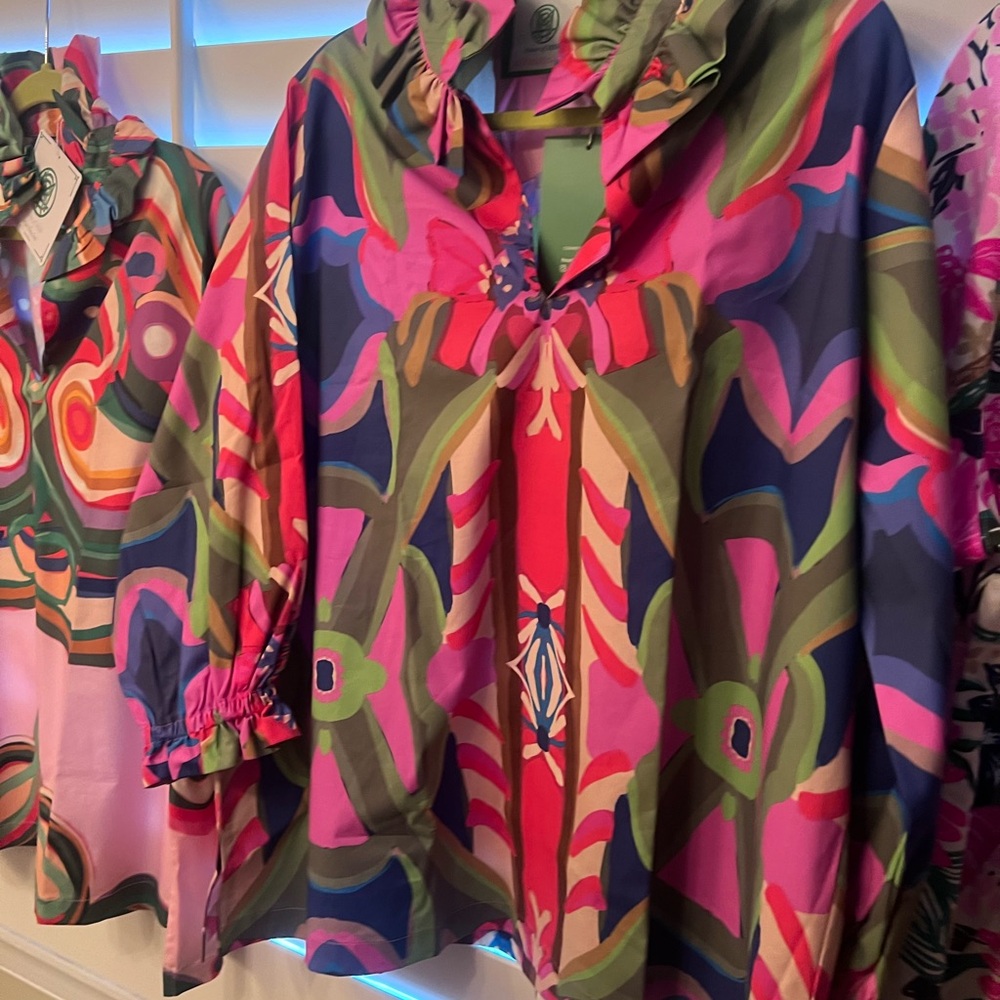 Vibrant Floral Print Ruffle-Neck Women’s Top - Pink & Green